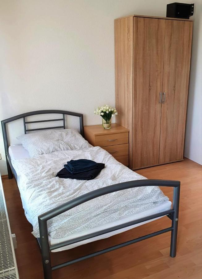 Gaestewohnung 4-Raum Wohnung Fuer 2-8 Personen Цвікау Екстер'єр фото