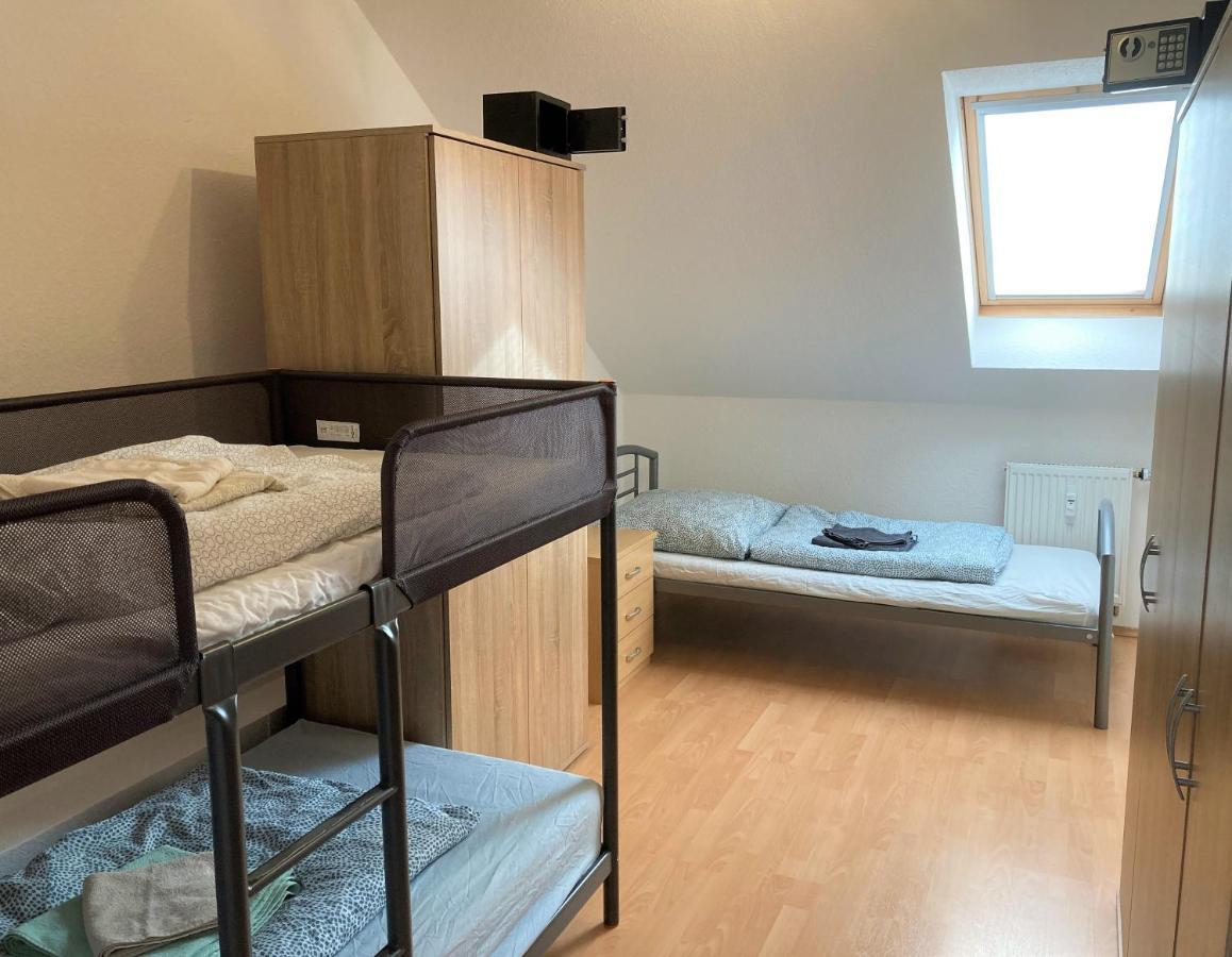 Gaestewohnung 4-Raum Wohnung Fuer 2-8 Personen Цвікау Екстер'єр фото